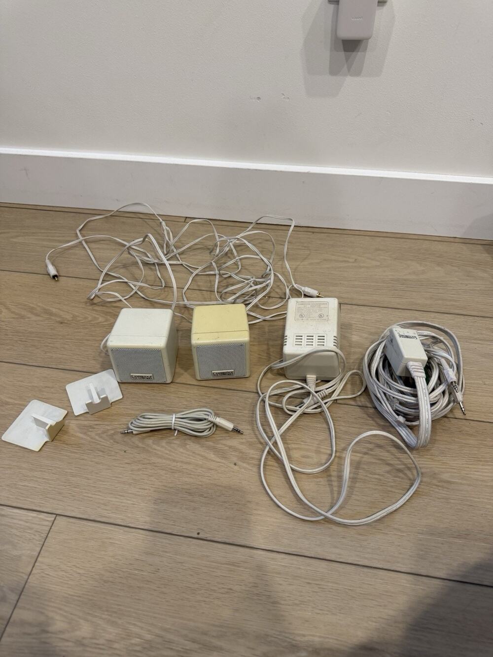 Cambridge Soundworks PC Works Henry Kloss Cube Speakers White Untested